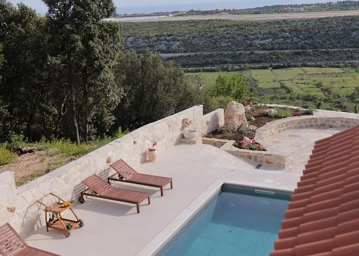 Mediterranean Estate *