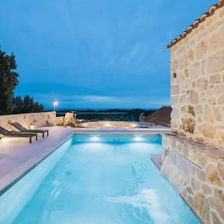 Mediterranean Estate Ferienhaus