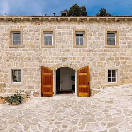 Mediterranean Estate Ferienhaus Uskoplje