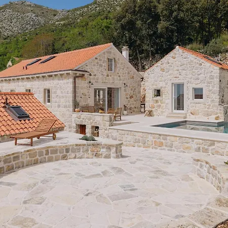 Mediterranean Estate Ferienhaus