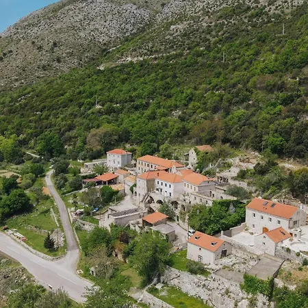 Feriehus Mediterranean Estate Uskoplje