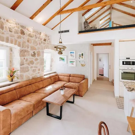 Mediterranean Estate Feriehus *